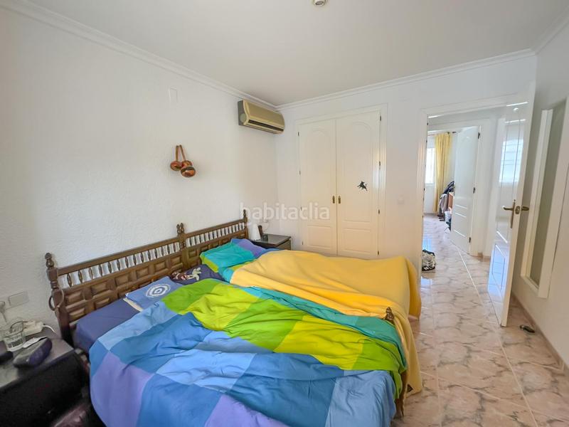 Foto 29db8f57-f35f-4845-9e84-fa537a44cb09. Casa adosada encantador chalet pareado en urbanización con piscina comunitaria a un paso del casco urbano.bienvenido a tu nuevo hogar! este her en Dénia