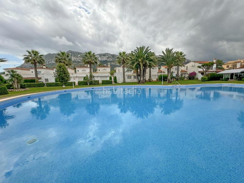 Foto 2a5f690e-585a-4f32-915e-1f8972bdfe11. Casa adosada encantador chalet pareado en urbanización con piscina comunitaria a un paso del casco urbano.bienvenido a tu nuevo hogar! este her en Dénia