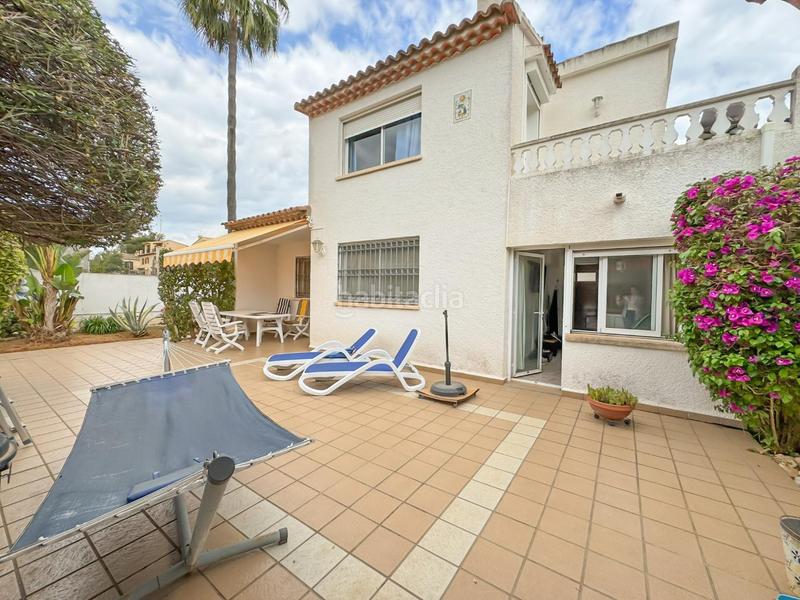 Foto 404368ea-7a54-47b5-9188-f71e311edb43. Casa adosada encantador chalet pareado en urbanización con piscina comunitaria a un paso del casco urbano.bienvenido a tu nuevo hogar! este her en Dénia