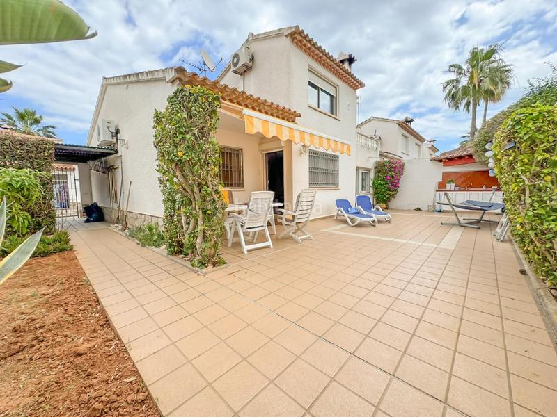 Foto 4dc57aae-cde6-4993-ab35-9361e8516596. Casa adosada encantador chalet pareado en urbanización con piscina comunitaria a un paso del casco urbano.bienvenido a tu nuevo hogar! este her en Dénia