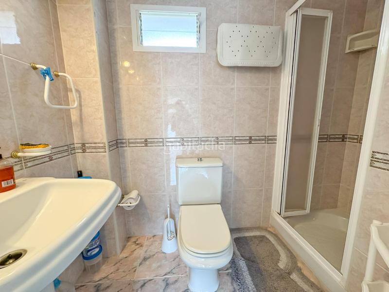 Foto 90ff4e51-47cf-4b90-90db-10eeecaf05c2. Casa adosada encantador chalet pareado en urbanización con piscina comunitaria a un paso del casco urbano.bienvenido a tu nuevo hogar! este her en Dénia