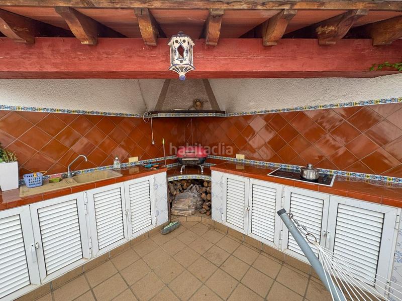 Foto 9a787cd3-7d47-4301-b609-3ddb0078599b. Casa adosada encantador chalet pareado en urbanización con piscina comunitaria a un paso del casco urbano.bienvenido a tu nuevo hogar! este her en Dénia