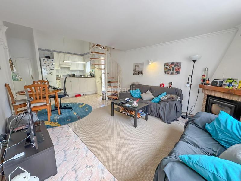 Foto 9d738b30-bffb-487d-9132-2a6fffe3d50e. Casa adosada encantador chalet pareado en urbanización con piscina comunitaria a un paso del casco urbano.bienvenido a tu nuevo hogar! este her en Dénia