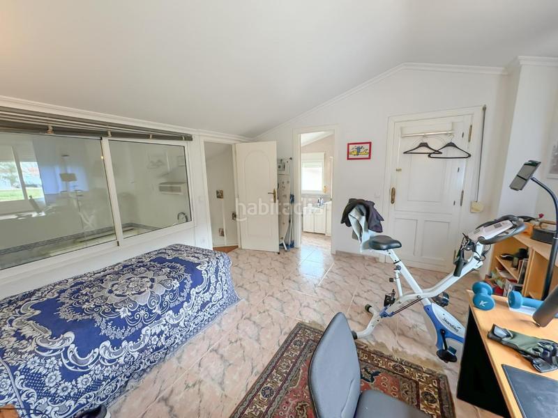 Foto aa803d0a-fbbd-4831-b985-942ba35e7313. Casa adosada encantador chalet pareado en urbanización con piscina comunitaria a un paso del casco urbano.bienvenido a tu nuevo hogar! este her en Dénia