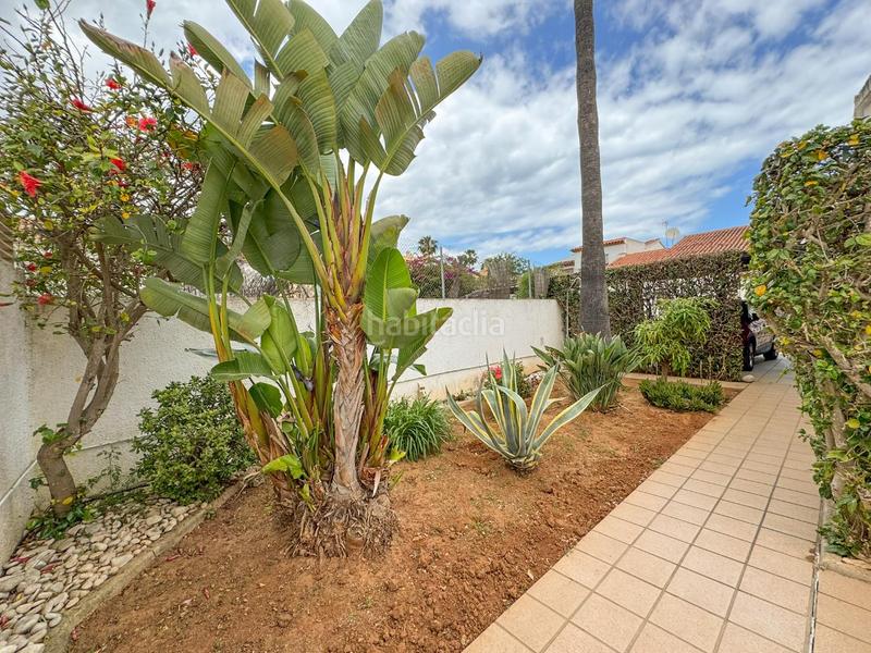Foto b97bcc1b-c354-430b-88ea-8d32ac29f866. Casa adosada encantador chalet pareado en urbanización con piscina comunitaria a un paso del casco urbano.bienvenido a tu nuevo hogar! este her en Dénia