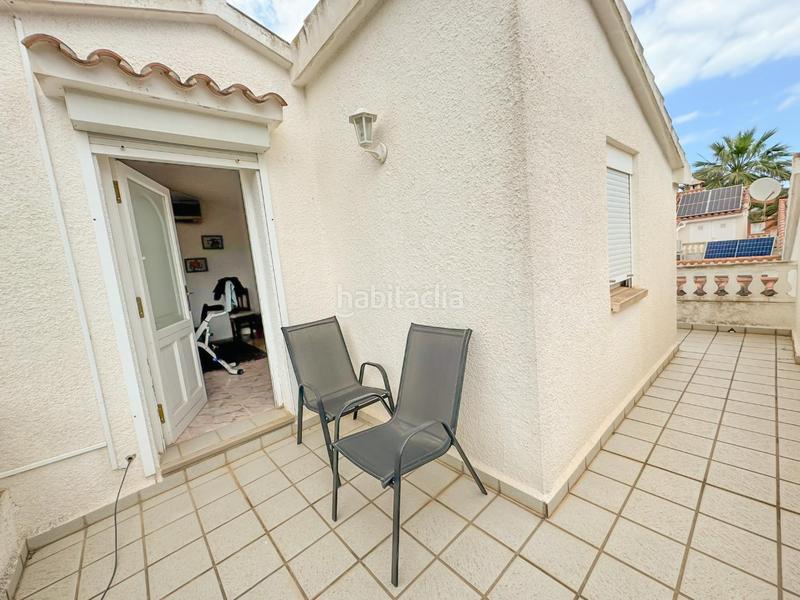 Foto cf703970-589e-4c7f-8874-1fdd52f890a9. Casa adosada encantador chalet pareado en urbanización con piscina comunitaria a un paso del casco urbano.bienvenido a tu nuevo hogar! este her en Dénia