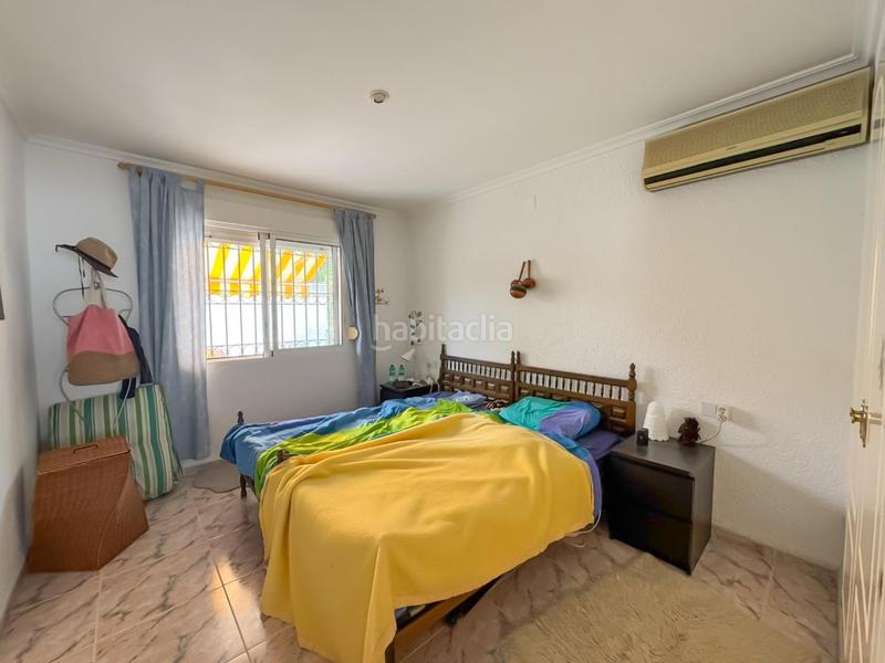 Foto d2e88c2b-3e1b-40df-87ca-376e4d9ac35a. Casa adosada encantador chalet pareado en urbanización con piscina comunitaria a un paso del casco urbano.bienvenido a tu nuevo hogar! este her en Dénia
