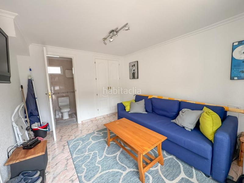 Foto dc6de612-3691-44e9-b815-0ae008678bf1. Casa adosada encantador chalet pareado en urbanización con piscina comunitaria a un paso del casco urbano.bienvenido a tu nuevo hogar! este her en Dénia