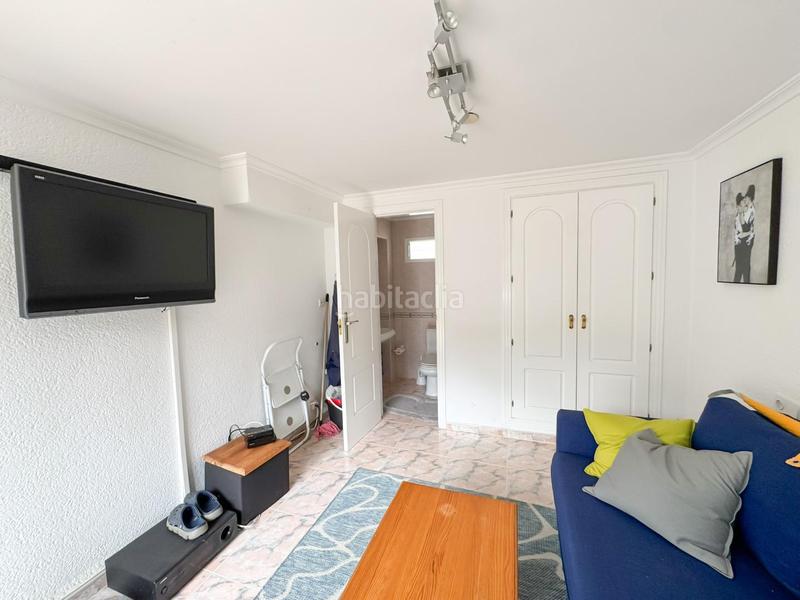 Foto e731a01a-2903-44d6-af65-7807c01b9726. Casa adosada encantador chalet pareado en urbanización con piscina comunitaria a un paso del casco urbano.bienvenido a tu nuevo hogar! este her en Dénia