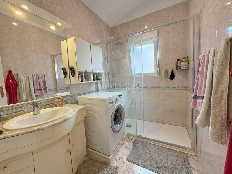 Foto f4832d2a-0aef-41f9-9af3-746dce353d4e. Casa adosada encantador chalet pareado en urbanización con piscina comunitaria a un paso del casco urbano.bienvenido a tu nuevo hogar! este her en Dénia