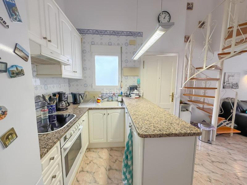 Foto ff26b9e3-a5f6-4299-a0df-05d59d31871b. Casa adosada encantador chalet pareado en urbanización con piscina comunitaria a un paso del casco urbano.bienvenido a tu nuevo hogar! este her en Dénia