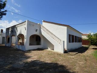 Casa a Poblets (els). Chalet a 100 m del mar de una sola planta que se distribuye en,