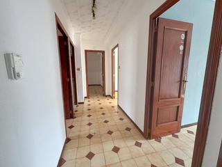 Apartment en Saladar. Piso en 3 planta, cntrico y luminoso se vende piso en tercera p