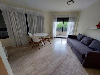 Lloguer Pis a Pedreguer. Piso de una planta con tres habitaciones, dos baños, salón comed