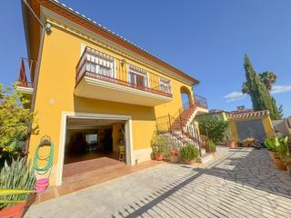 Casa a Pedreguer. Chalet en pedreguer con 360 m construidos, amplios espacios y pi