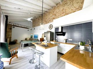 Casa a Centro Urbano. Encantadora casa de pueblo completamente reformada, situada en e