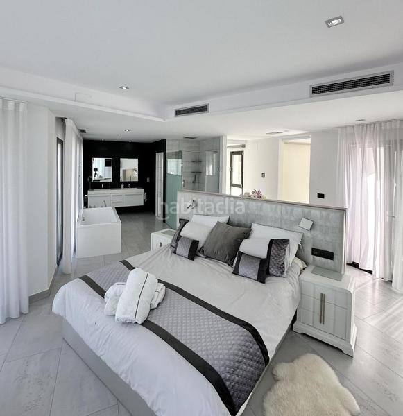 Foto 051be1e9-5fd7-4e5f-9c78-9de58d98de6e. Casa con piscina in Casa de Campo Madrid