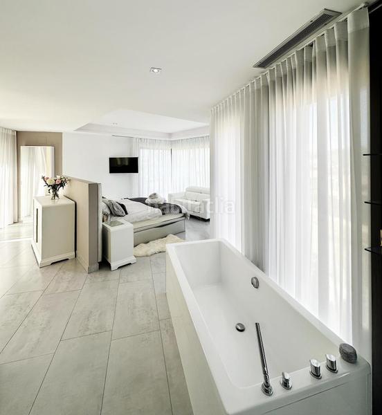 Foto f1ec29cb-287d-4344-a3cc-9bd898cbf0a6. Casa con piscina in Casa de Campo Madrid