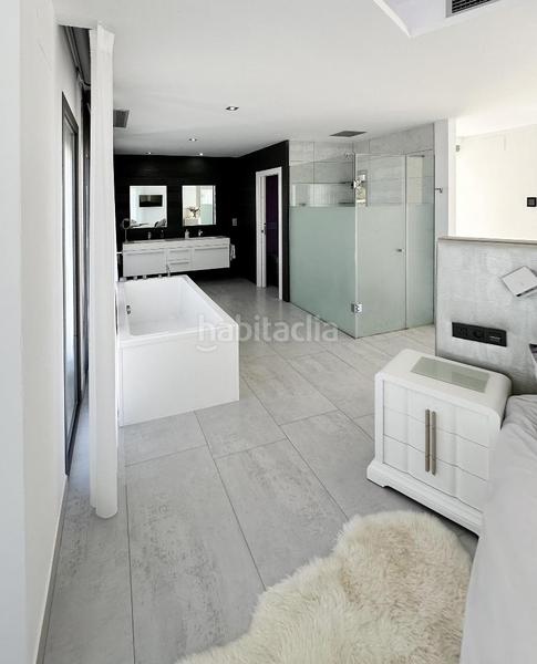 Foto f4d863ba-3800-4b2a-87f0-bd99fe1074e7. Casa con piscina in Casa de Campo Madrid