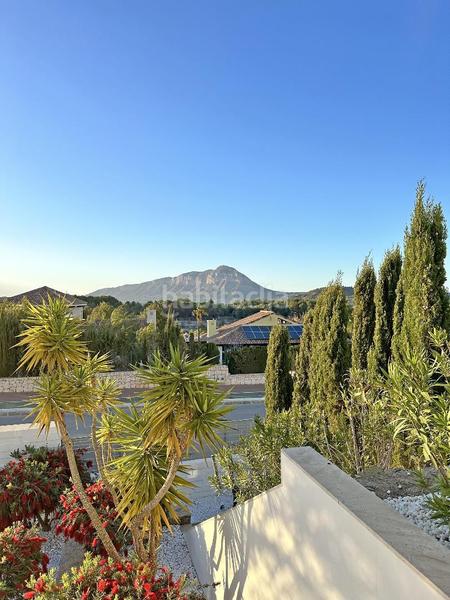 Foto fde68eb9-c39a-4867-8003-097f65cd37a7. Casa con piscina in Casa de Campo Madrid