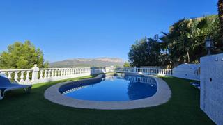 Casa a Pedreguer. Descubre este precioso chalet ubicado en la exclusiva urbanizaci