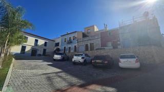 Casa aparellada  Sant vicent 11. Se vende casa de pueblo situada en pleno centro de benidoleig, a