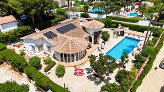 Haus en La Granadella - Costa Nova. Les presentamos en exclusiva una magnifica villa de estilo tradi