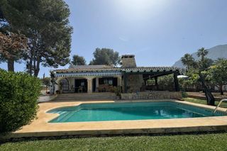Miete Chalet in El Montgó. Chalet en alquiler anual en las rotas