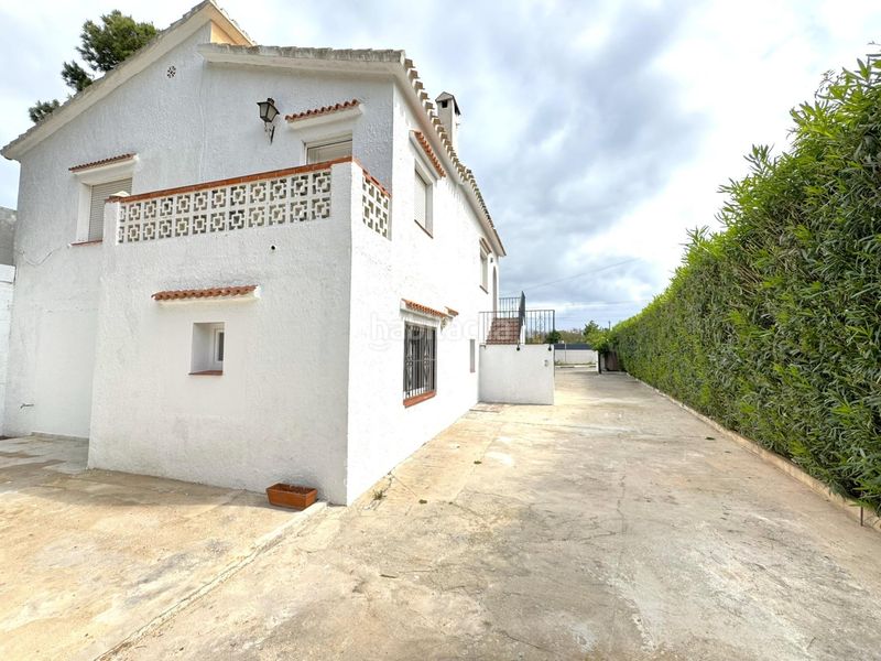 Foto c4589828-8198-4a4d-b4be-1f0c7be24f3a. Xalet amb aparcament a Las Rotas / Les Rotes Dénia