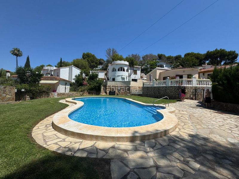 Foto 85b8c5a6-8c09-4983-89c2-1e67069d3f72. Casa adossada amb piscina a El Montgó Dénia