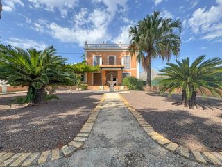 Location Chalet  Avenida dr fleming. Alquiler anual de villa señorial con gran parcela, piscina y jar