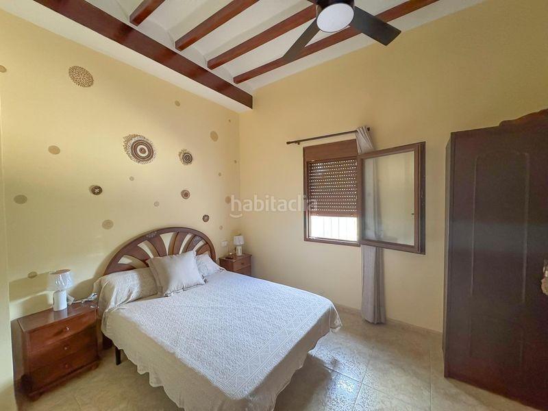 Foto 4a1f9d2d-ccbe-4a7b-8e15-224ed777f770. Alquiler chalet alquiler anual de villa señorial con gran parcela, piscina y jardines en Ondara