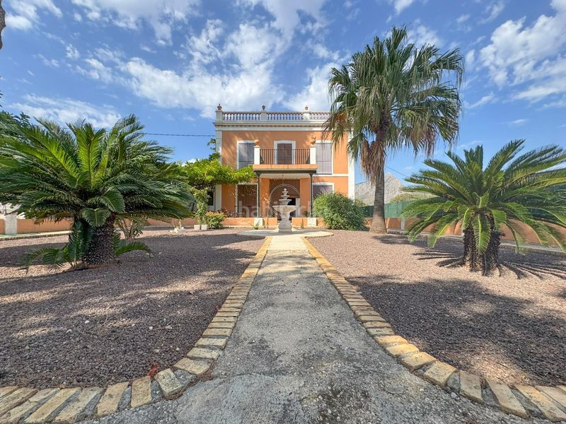 Foto 4ce8c07e-f708-4def-93d9-5bb76f6f2834. Alquiler chalet alquiler anual de villa señorial con gran parcela, piscina y jardines en Ondara