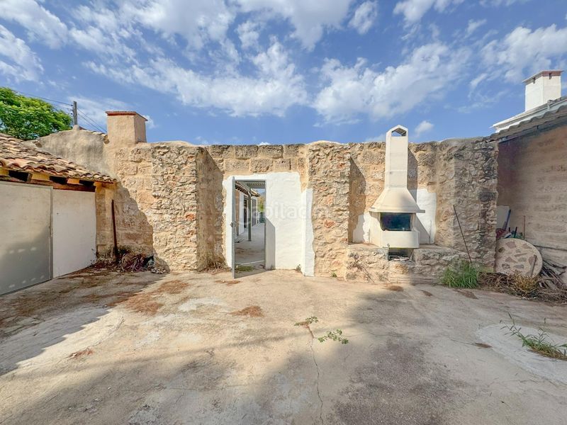 Foto 5ff64cd8-ebfa-464c-91dc-eb5fd36d7a0b. Alquiler chalet alquiler anual de villa señorial con gran parcela, piscina y jardines en Ondara