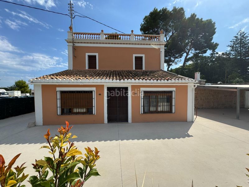 Foto 75f97920-f36d-43ff-ab00-f09eecf14b9d. Alquiler chalet alquiler anual de villa señorial con gran parcela, piscina y jardines en Ondara