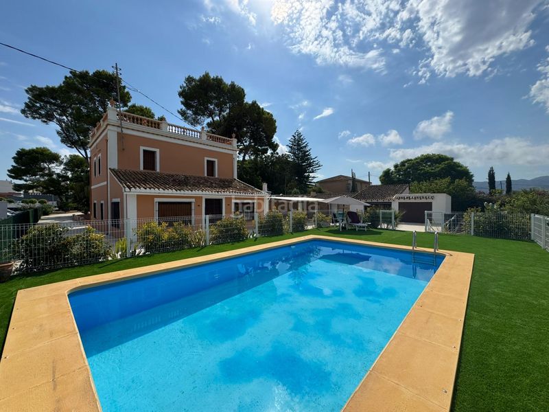 Foto a9f6ce96-d069-4876-8758-0f35ea661d4a. Alquiler chalet alquiler anual de villa señorial con gran parcela, piscina y jardines en Ondara