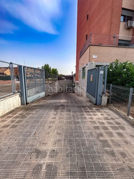 Foto f4ed8539-7c25-4698-a5e6-8482562f0356. Posto auto in calle del planeta venus 6 in Parla este Parla