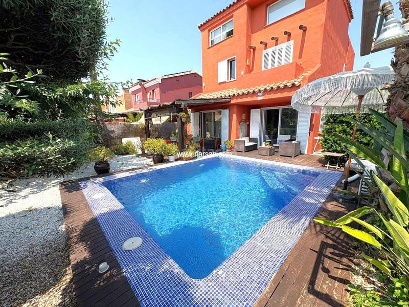 Foto 17c0a373-792e-4137-ba56-7c2bd0cc5503. Casa chalet en venta en zona Heliópolis en Heliópolis Benicasim / Benicàssim