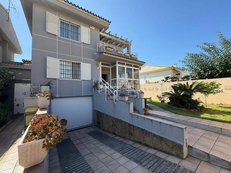 Foto 14546ef1-85e6-4eb8-8f82-f0ba8316c61e. House with parking pool in Heliópolis Benicasim / Benicàssim