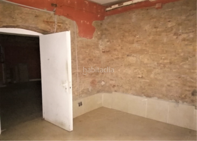 Foto e27f7063-4f69-43d2-8bd7-31c5b1e2d8dc. Local comercial en Raval Barcelona