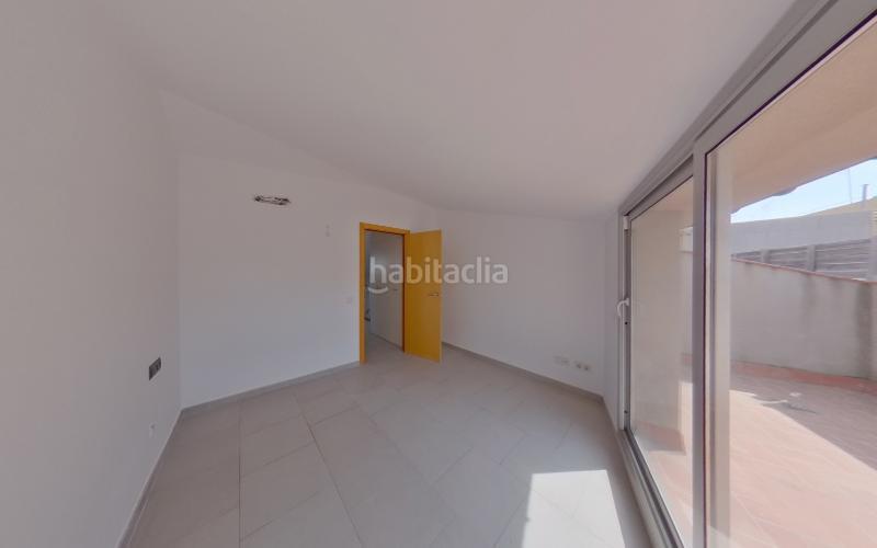 Foto 3fe04d8c-6632-47e6-87c2-4ab2034de726. Pis amb aparcament a Creu de Barberà Sabadell