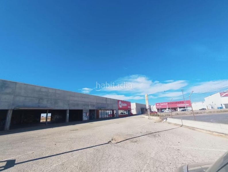 Foto c84b2cfa-f3a1-451e-b59d-2b94ccff8998. Local comercial a Valdepeñas