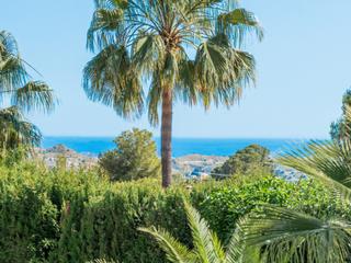 Casa en Urbanizacion pla de la lloma 12-d. Villa mirador del sol  un refugio privado con vistas costeras en