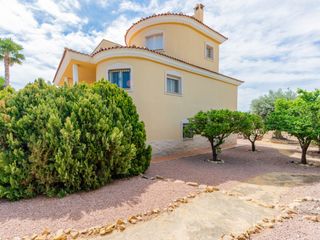 House in Calle limonita 5. Amplia villa mediterránea en ubicación privilegiada con licencia