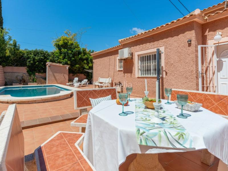 Foto b6020bf4-2208-43a9-8cb4-1a5112e2610d. Casa a c. d'oriola 70 a Pueblo Acantilado-Lanuza Campello (el)