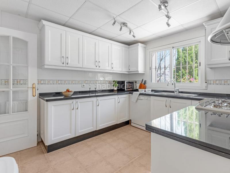 Foto ea15af36-edb1-4e0c-928a-7b83f1a9f08c. Casa a c. d'oriola 70 a Pueblo Acantilado-Lanuza Campello (el)