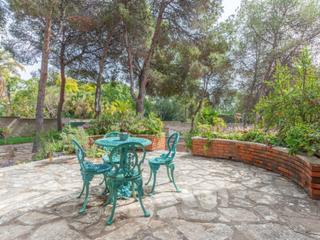 Maison à Calle loma hermosa 9. Villa  venta alicante  alacant