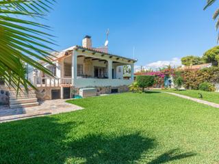 Casa a Carrer dels pins 8. Villa  venta el campello