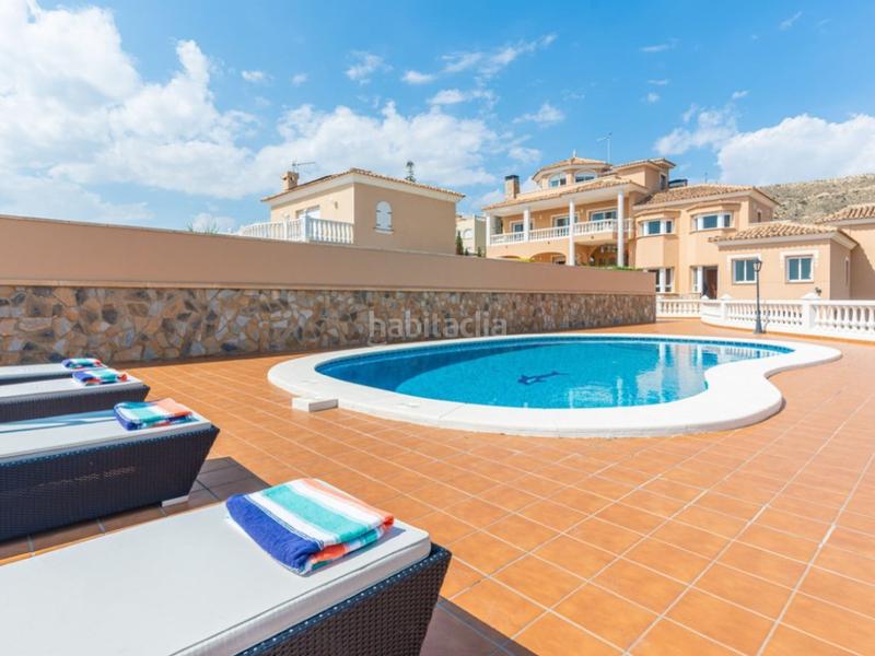 Foto 6240537d-7d30-4240-b017-0c828cdedea2. Casa en calle de italia 3 villa venta el campello en Campello (el)