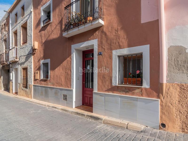 Foto 7104cdd5-f87b-4fad-8b3c-b151551e8354. Casa adossada a calle verge del miracle 69 a Relleu